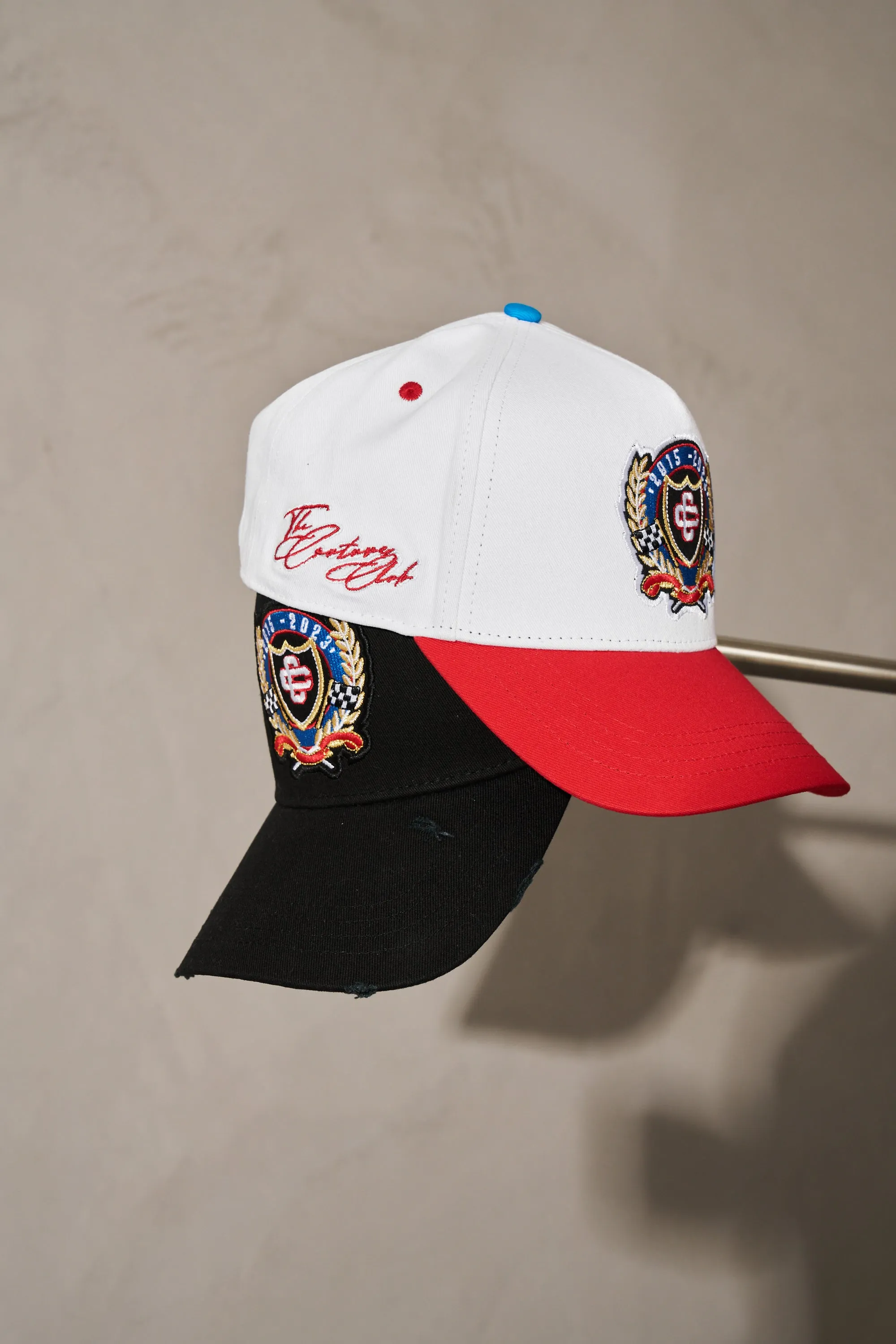 EMBLEM ANNIVERSARY BADGED CAP - WHITE