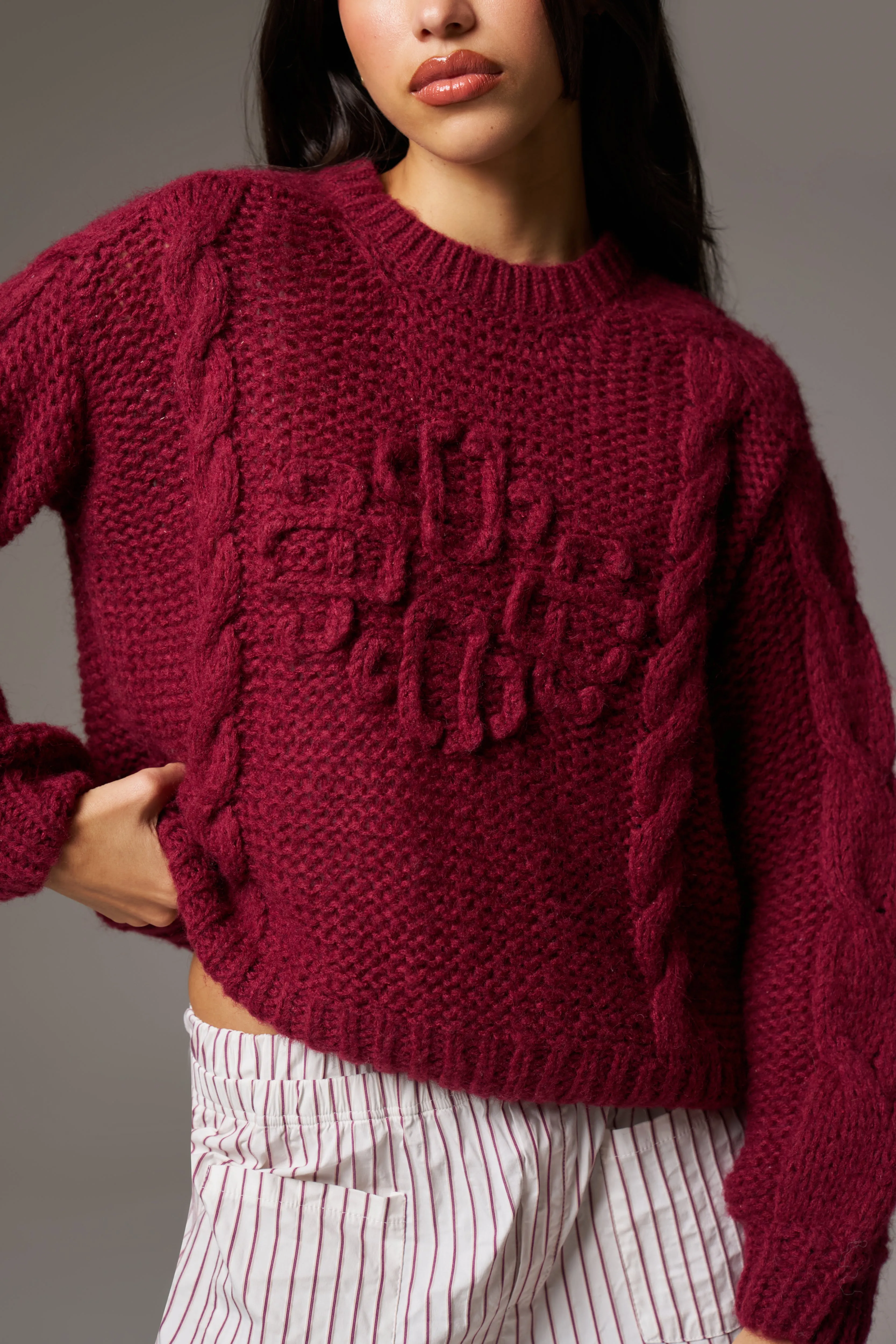 EMBLEM PLAITED OVERSIZED KNIT JUMPER - BURGUNDY