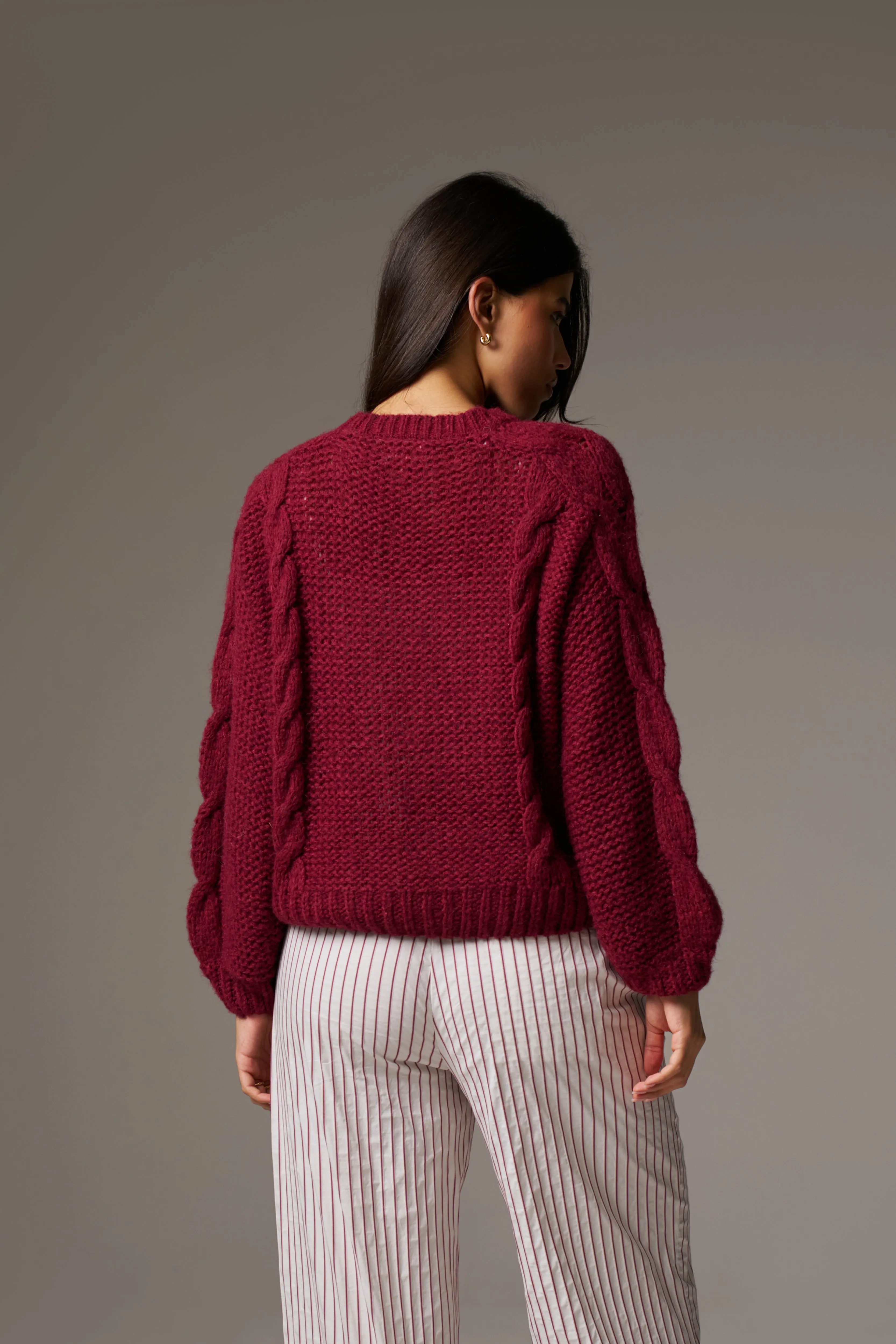 EMBLEM PLAITED OVERSIZED KNIT JUMPER - BURGUNDY