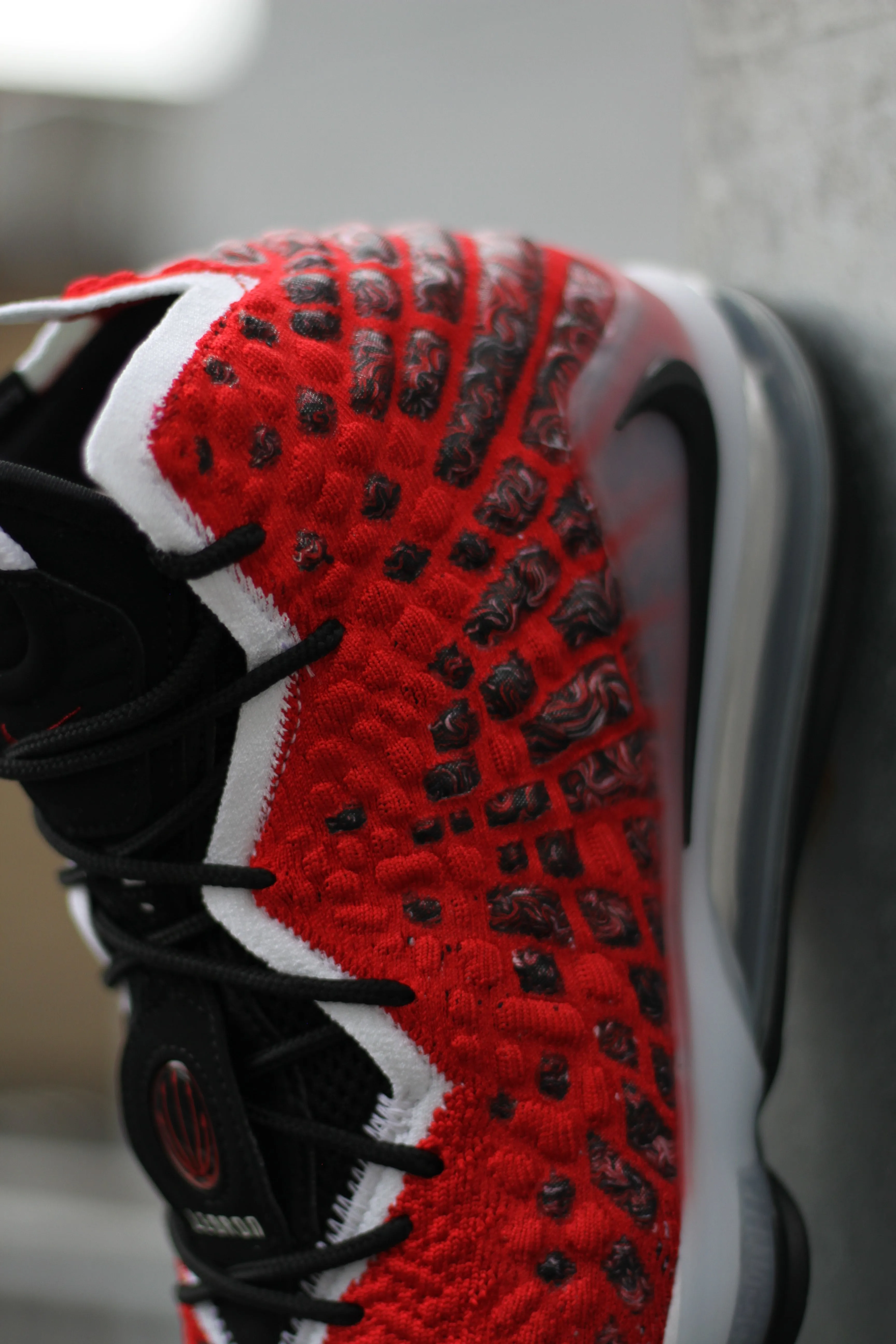 LEBRON XVII UPTEMPO