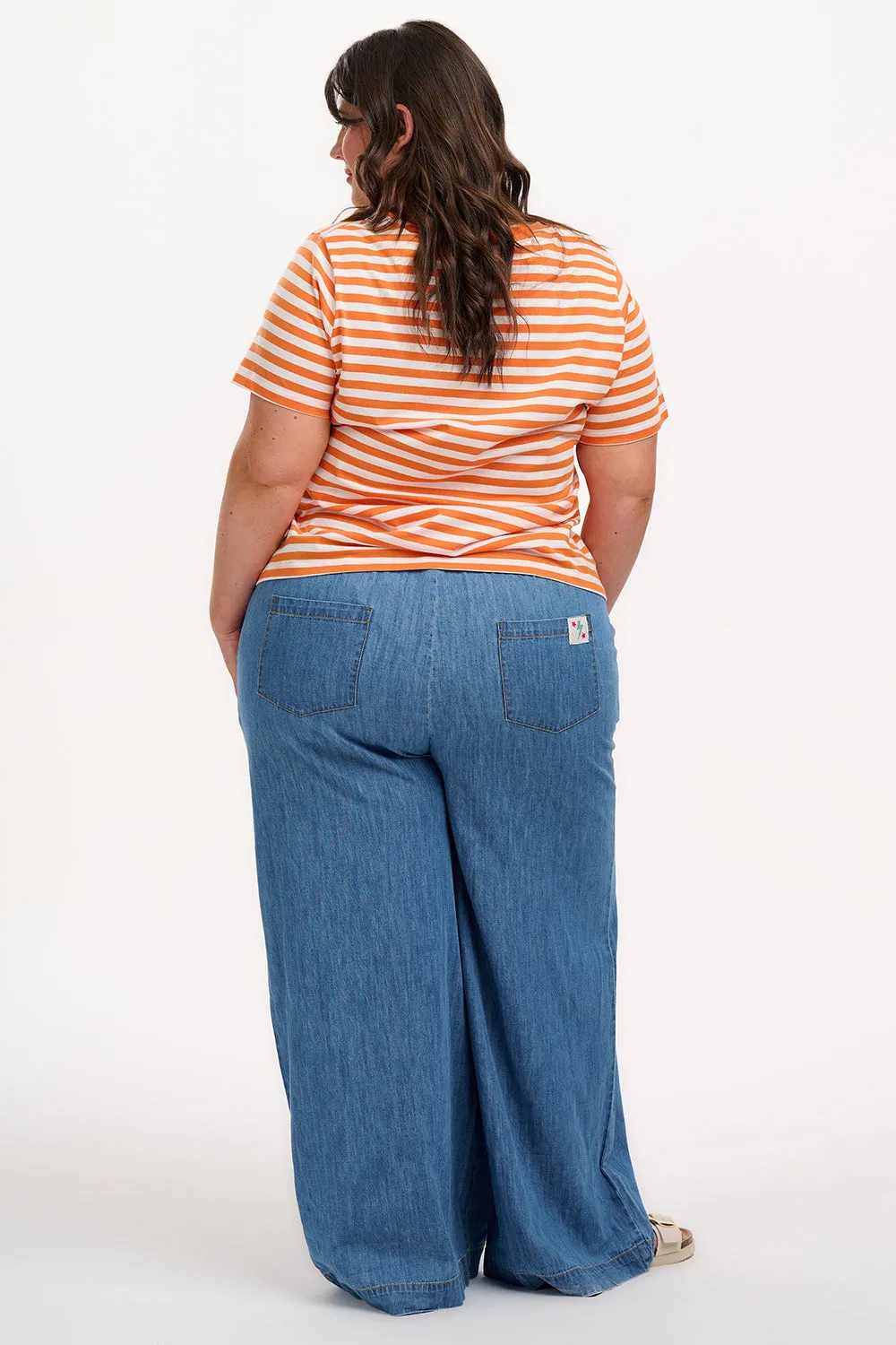 Maggie T-shirt - Off-White/Orange. Stripy Parrot