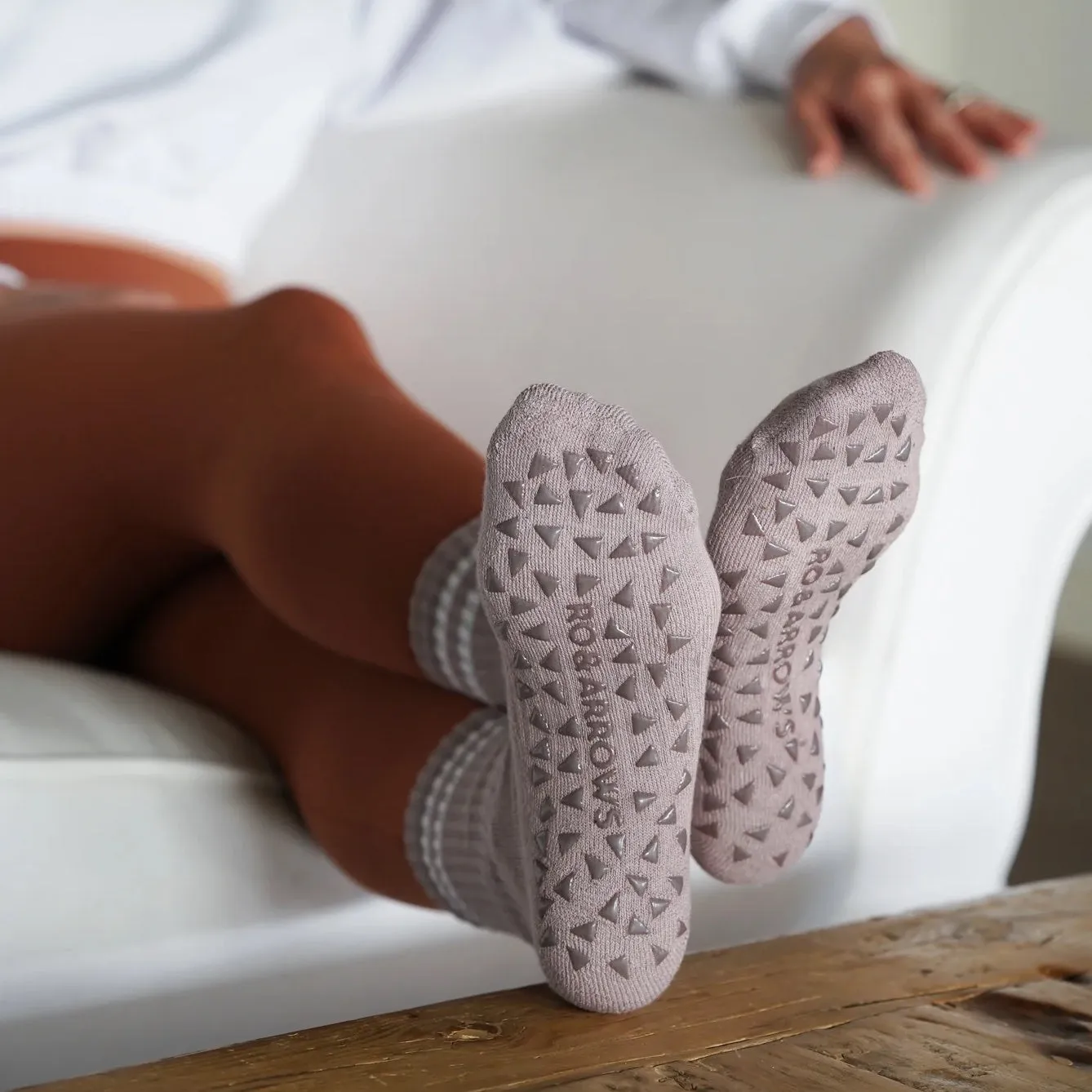 Ro & Arrows Maeve Retro Crew Grip Socks (Barre / Pilates)